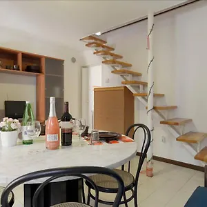 https://mario-apartment-2578.hotelslidodijesolo.com